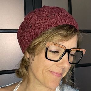 The Original Burton snowboarding womens buret beanie hat wine/rust color